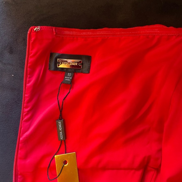 Red dress - Picture 3 of 4